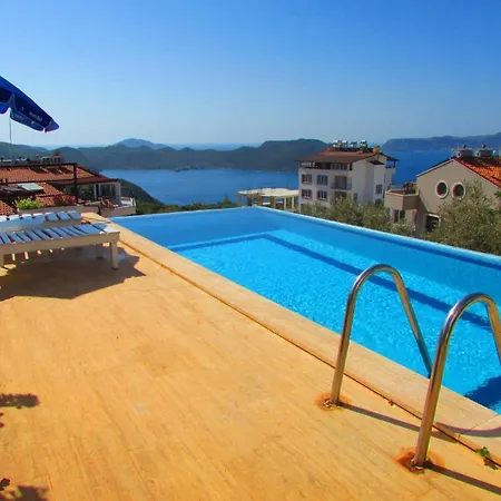 Manolyam Kaş